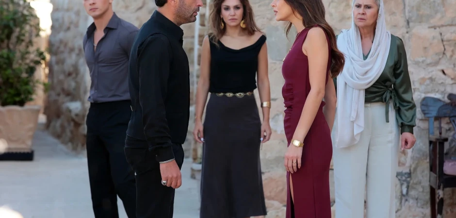 Далекий город - кадры из сериала