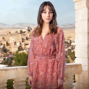 Актер Дилин Дёгер в роли Зеррин Албора